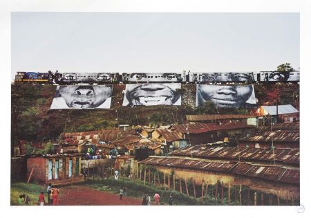 Lithographie Jr - Action in Kibera Slum, Train Passage 1, Kenya, 2009