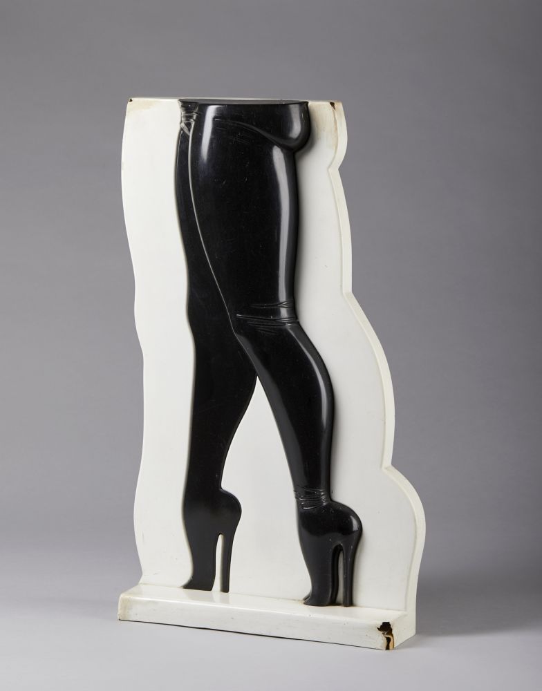 Keine Technische Jones - Allen Jones (1937) - Legs - sculpture in resin - 1937