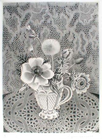 Radierung Und Aquatinta Hasegawa - Anémonés et fleurs de champs dans un verre a facettes / Bouquet sur fond de dentelle