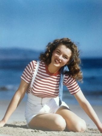 Fotografie De Dienes  - Becoming Marilyn (1945)