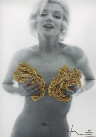 Fotografie Stern - Marilyn. Classic Gold Roses (1962)