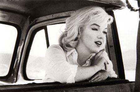 Fotografie Haas - Marilyn Monroe in the Car Looking Forward
