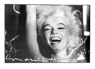 Fotografie Stern - Marilyn Monroe Laughing in Pearls