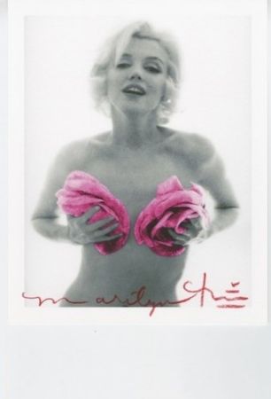 Fotografie Stern - Marilyn. Pink Roses (1062)