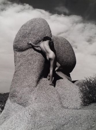 Fotografie De Dienes  - Nu sur le rocher