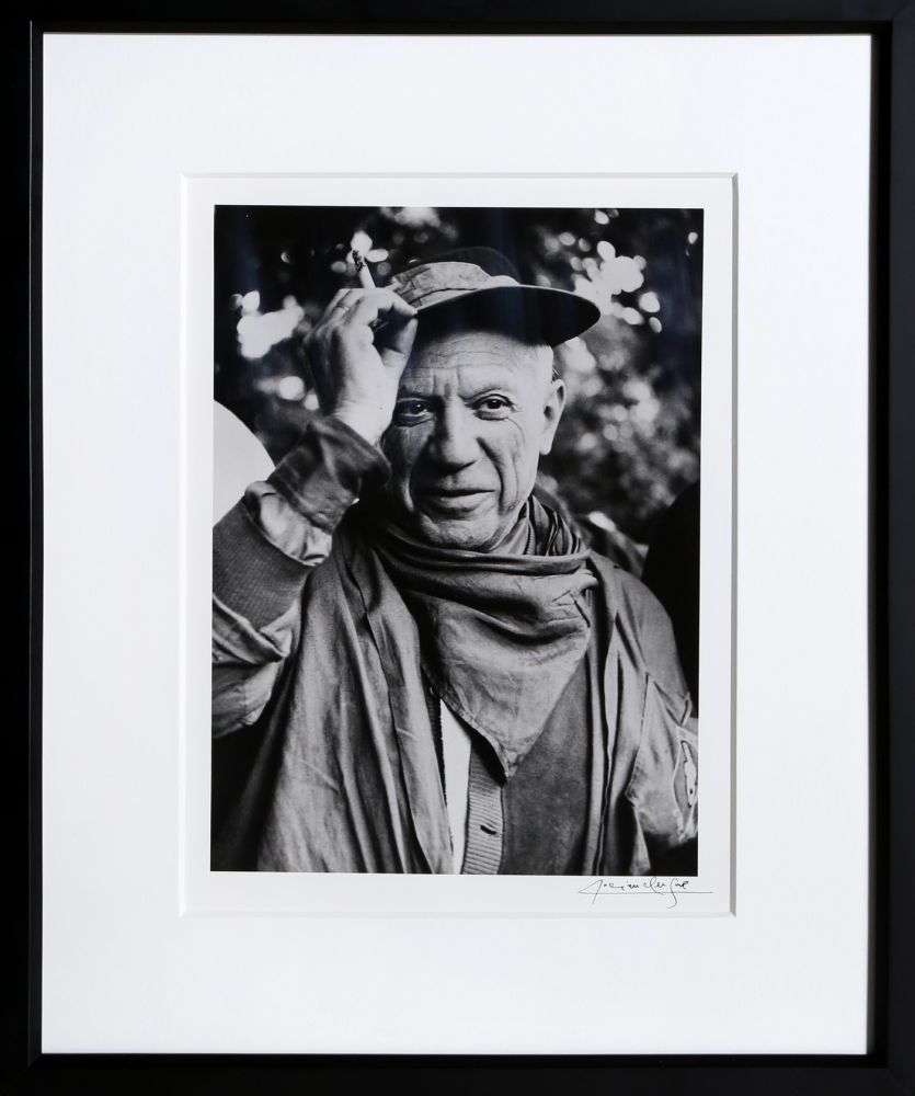 Fotografie Clergue - Picasso a la Feria, revetu des habits de la Pena de Logrono - Nimes, 1959