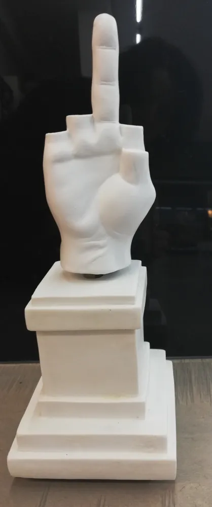 Keine Technische Cattelan - L.O.V.E. Carillon