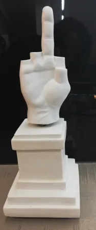 Keine Technische Cattelan - L.O.V.E. Carillon