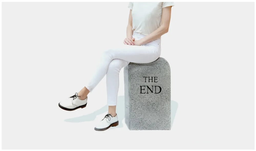 Keine Technische Cattelan - The End (granite)