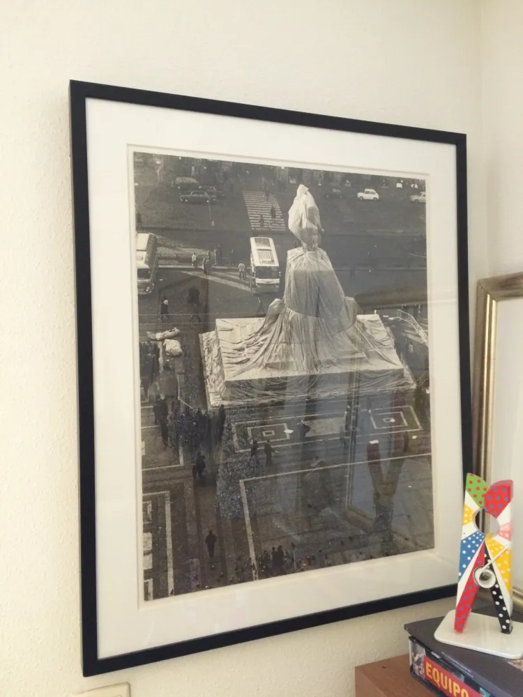 Fotografie Christo - Wrapped Monument Vittorio Enmanuele, Milan