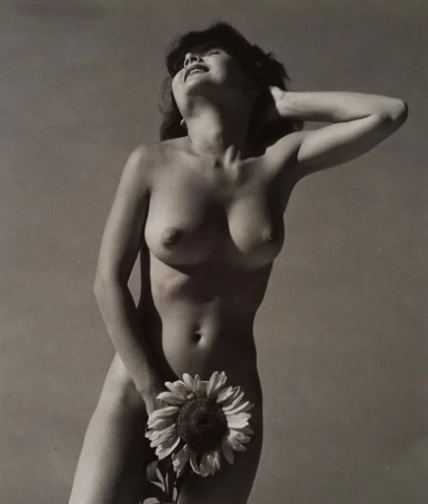 Fotografie De Dienes  - Nu avec fleurs
