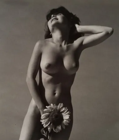 Fotografie De Dienes  - Nu avec fleurs