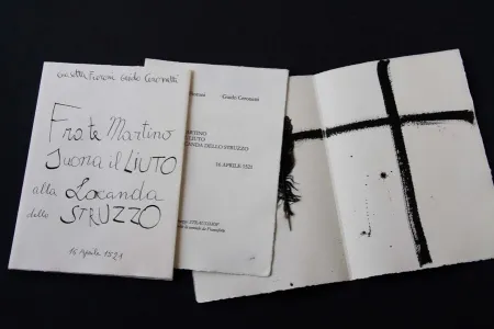 Illustriertes Buch Fioroni - Frate Martino suona il liuto alla locanda dello struzzo