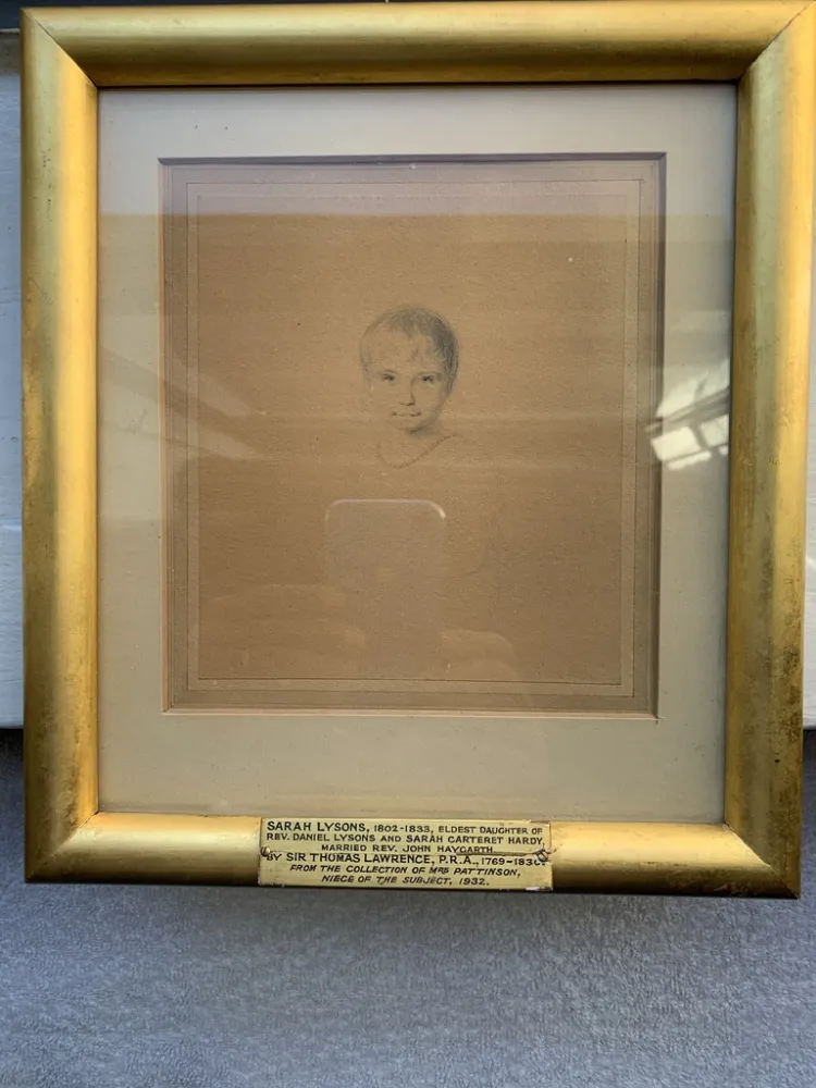 Keine Technische Lawrence - Sarah Lysons with coral necklace