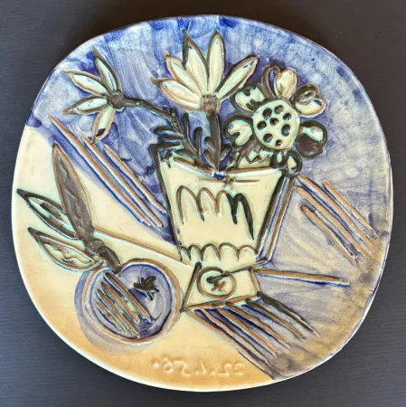 Keine Technische Picasso - Pablo Picasso (1881–1973) - Bouquet à la pomme (A.R. 305) - White terracotta decorated with oxidised paraffin and glazes - 1956