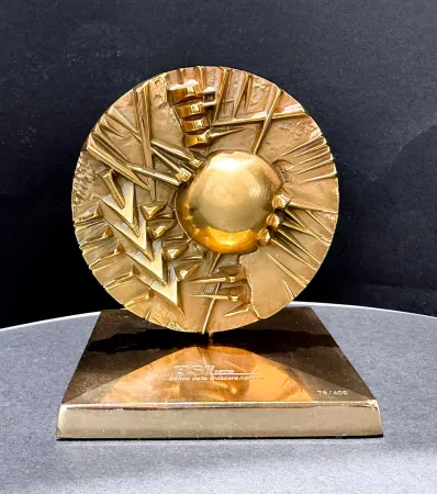 Keine Technische Pomodoro - Arnaldo Pomodoro (1926–2025) - Disco per BSI - Gilded bronze sculpture with a gilded brass base - 1995