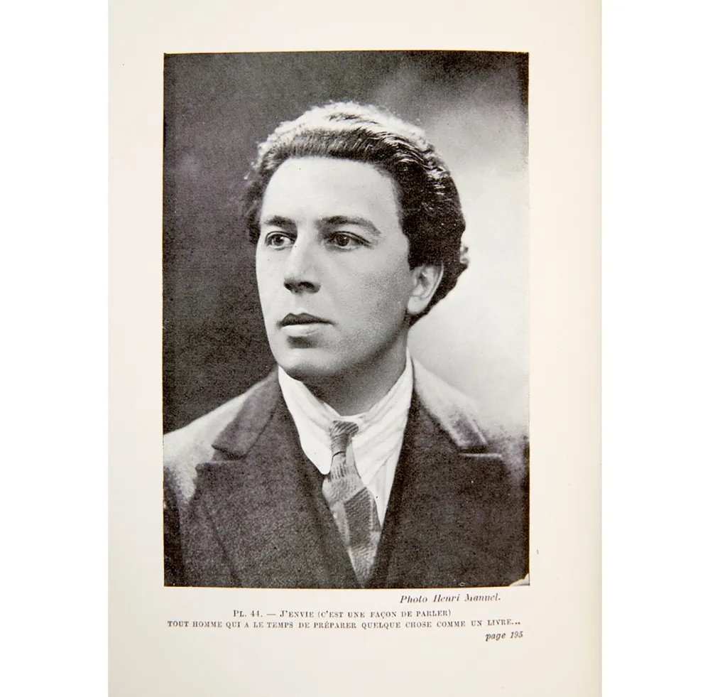 Illustriertes Buch Ray - André Breton : NADJA. Un des exemplaires sur Lafuma-Navarre réimposés in-4 (1928).‎ Avec 44 photographies.